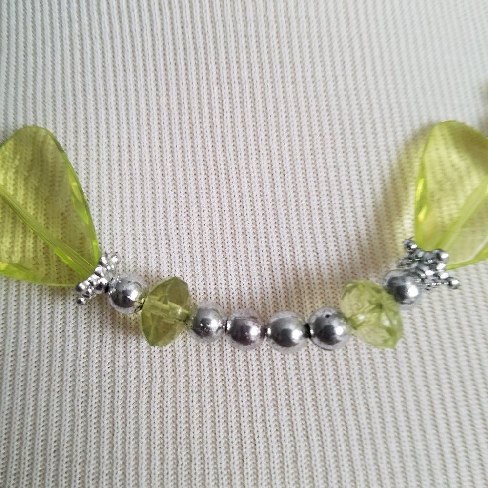 Free with Any purchase 20" green silver beaded necklace with earrings - Picture 3 of 4